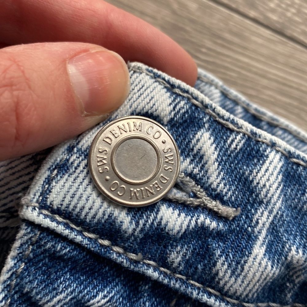 Vintage High Rise Denim Shorts - Picture 4 of 7